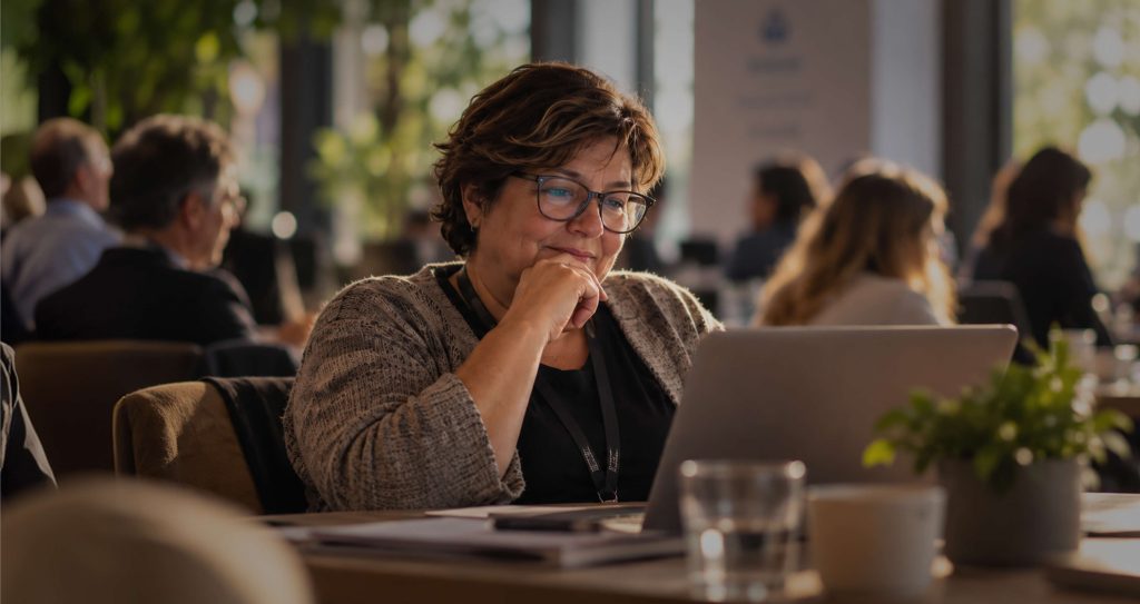 section-voces-background